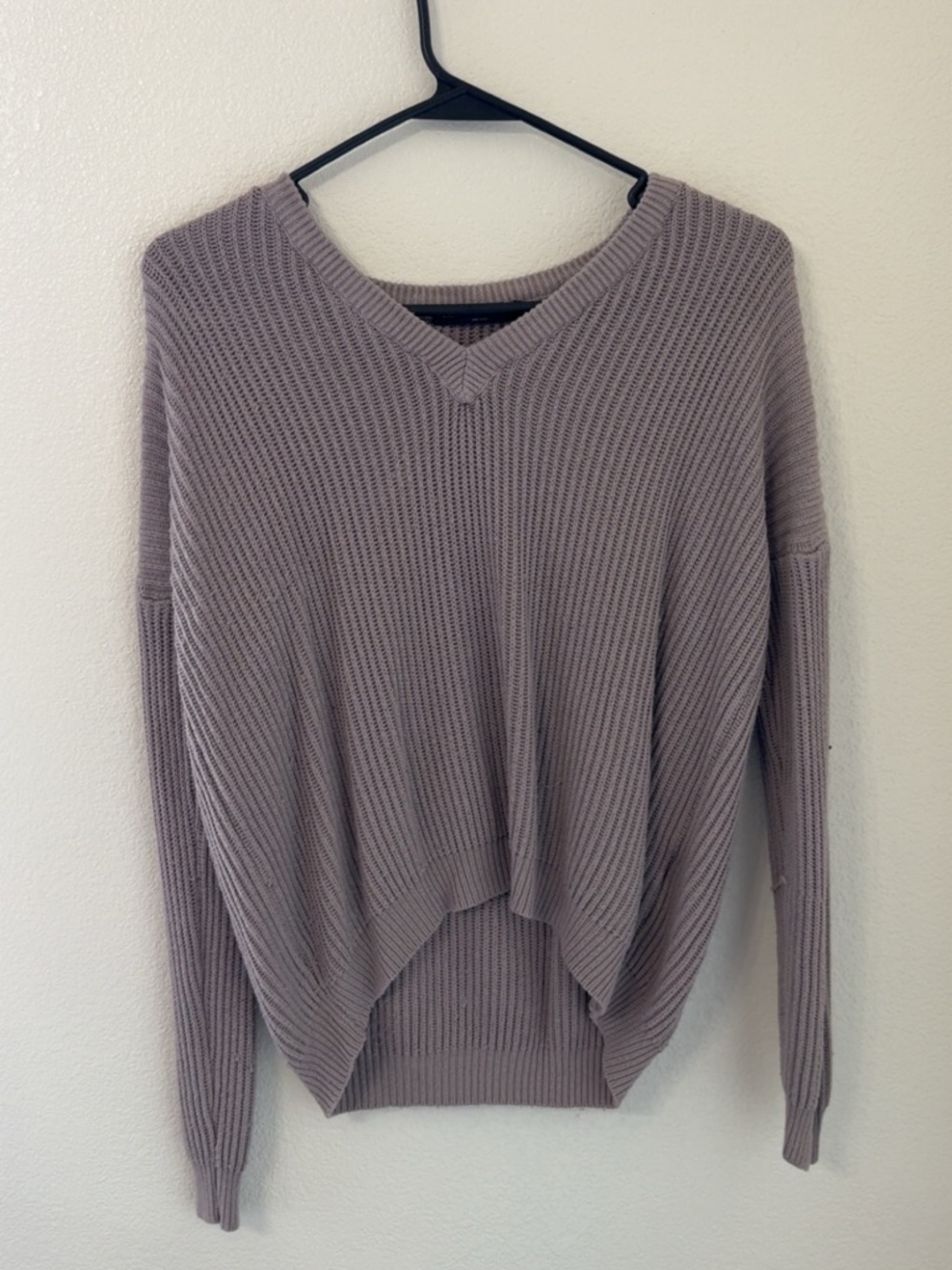 Brandy Melville Ribbed V-Neck Sweater in Dusty Mauve